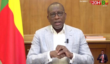 Benino prezidentas teigia, kad po bandymo įvykdyti perversmą padėtis kontroliuojama