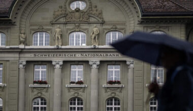 Šveicarijos bankas paliko galioti nulines bazines palūkanas, pagerino BVP prognozę | Verslas