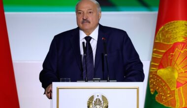 Lukašenka prakalbo apie dialogą su Lietuva ir balionus: tai gali sukelti karą