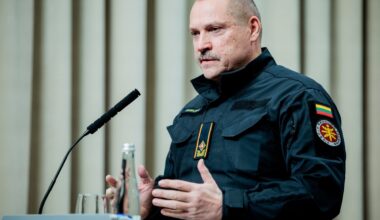 Vilniaus oro uosto prieigose sulaikyti du dronus leidę asmenys