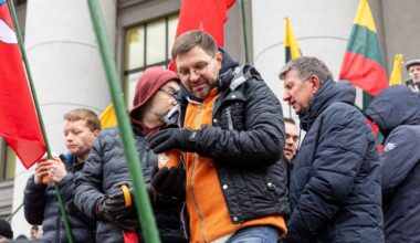 Konfliktas proteste prie Seimo: Celofanas trenkė Bartkevičiui