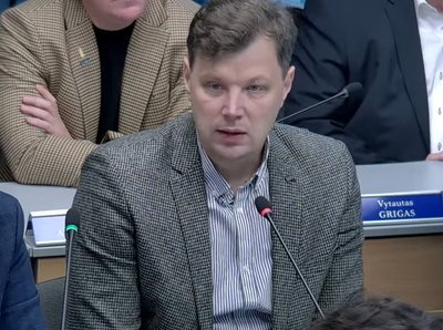 Pats P. Aukštikalnis po posėdžio situaciją vertino ironiškai, tačiau pabrėžė esminę problemą – kompetencijos stoką