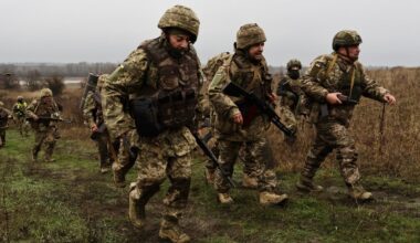 Karas Ukrainoje. Okupantams – Ukrainos atsakas: net ir teoriškai čia prasiveržti neįmanoma - Delfi