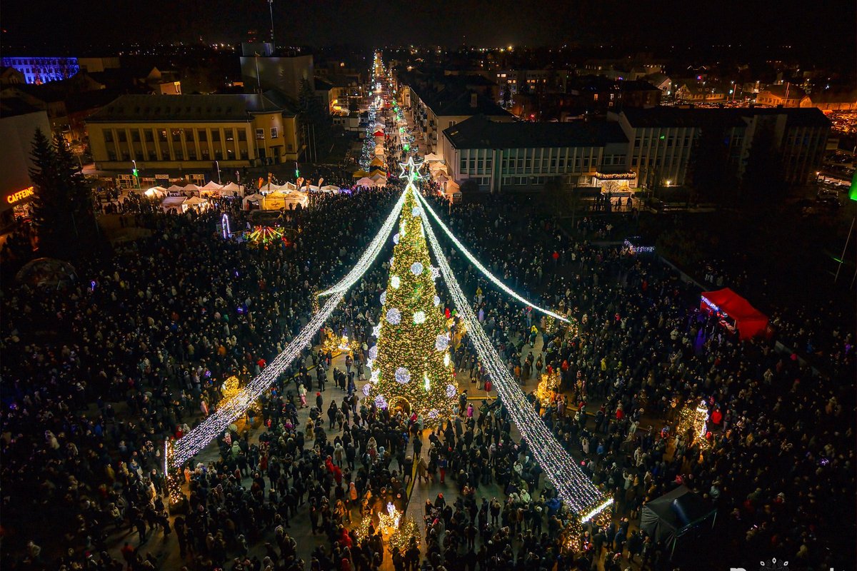 Kalėdų eglės įžiebimas Marijampolėje skelbia: laikas sugrįžti į vaikystę
