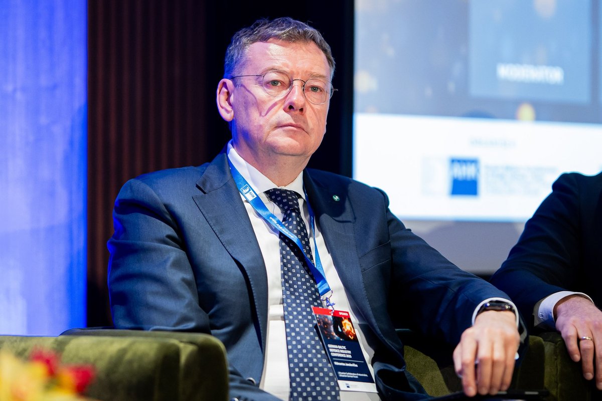 Vidmantas Janulevičius. Ekonomika rytiniame flange: paskutiniai lengvi metai prieš rimtą testą