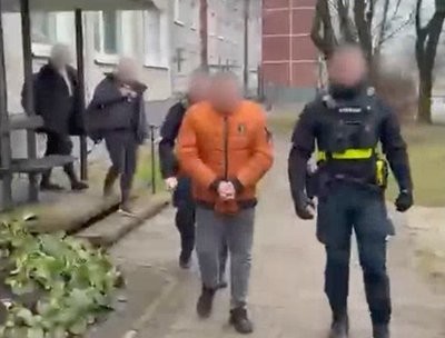 Smūgis kontrabandininkams – sulaikyti organizatoriai, atlikta 80 kratų