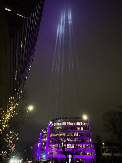 Lazerių šviesos nuo verslo centro Vilniuje