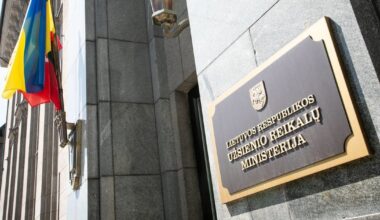 Lietuva įteikė Baltarusijai notą dėl hibridinių išpuolių ir vežėjų