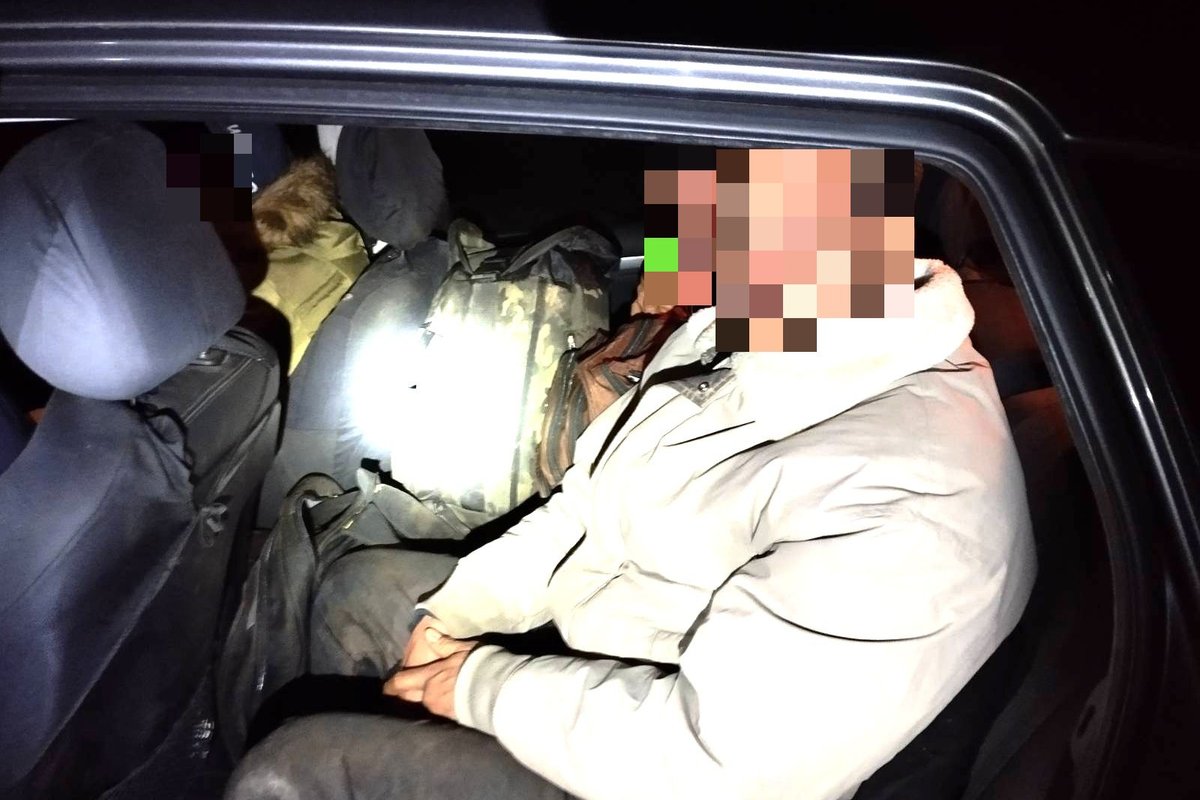 Sučiuptas į Vakarus neteisėtus migrantus gabenęs latvis