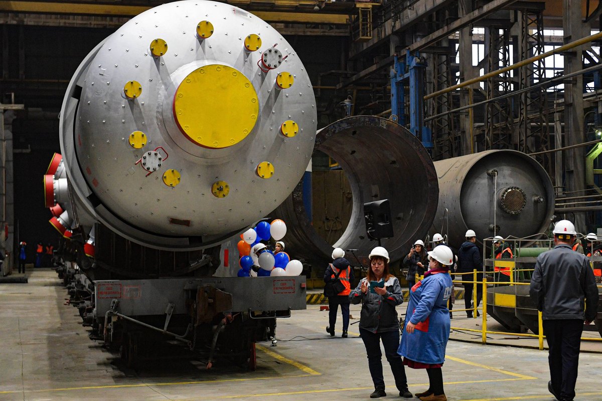 Karas Ukrainoje. Smūgis Rusijos naftos perdirbimo gamykloms - Delfi