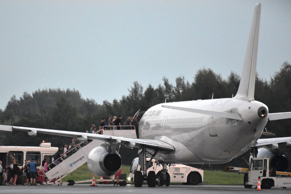 Britų šeima kaltinama į lėktuvą įvežusi negyvą močiutę