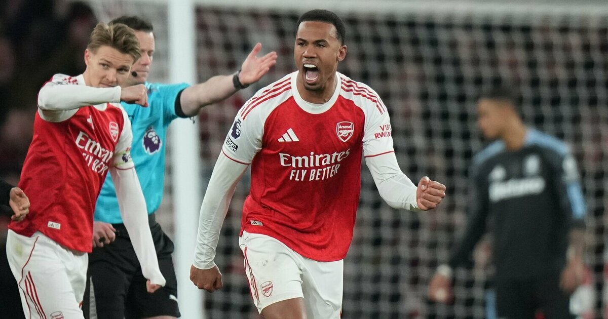 „Arsenal“ nutraukė „Aston Villa“ laimėtų rungtynių seriją, „Man Utd“ nesugebėjo įveikti „Wolves“