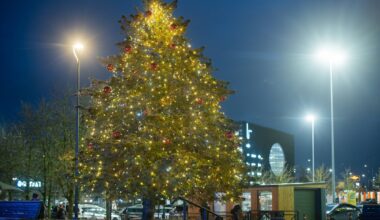 Apžiūrėkite Vilniaus seniūnijų kalėdines eglutes: šventiniai papuošimai – ne tik senamiestyje