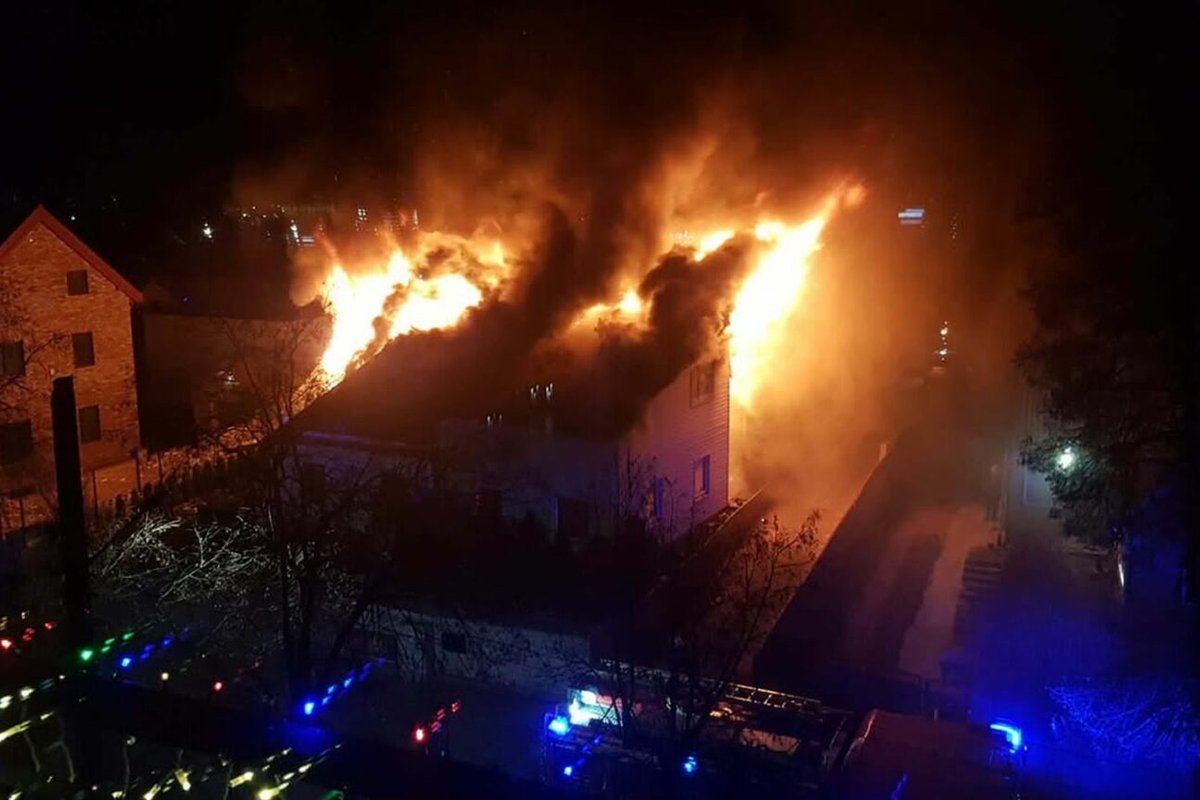 Šv. Kalėdų vakarą Kaune atvira liepsna degė namas