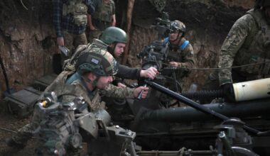 Karo ekspertai: puolimai atsinaujins - Delfi