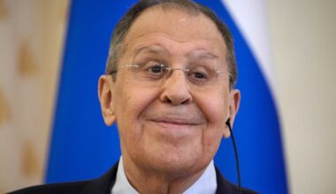 Karas Ukrainoje. Lavrovas džiūgauja dėl Trumpo: „Vienintelis iš Vakarų“