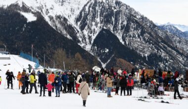 Italijos Alpėse trūkstant sniego, jį atgabeno sraigtasparniu: sukėlė pasipiktinimą