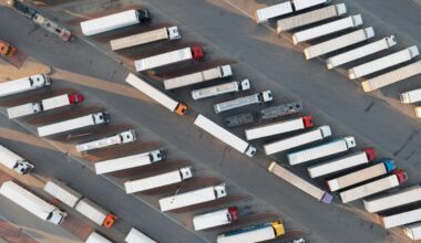 Sunkvežimių vairuotojų poilsio zonose – absurdo ribas pasiekusi gyvenimo realybė