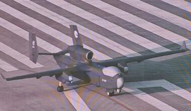 Kinija pakėlė į orą įspūdingąją dronų motiną: demonstruoja visiškai naują karo aviacijos erą