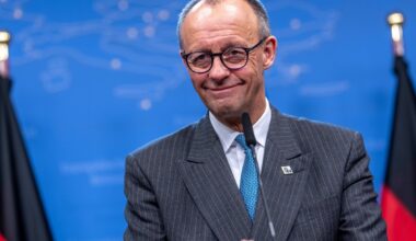 „Tikrų tikriausia Merkel priešingybė“: Merzas imasi neįprasto vaidmens