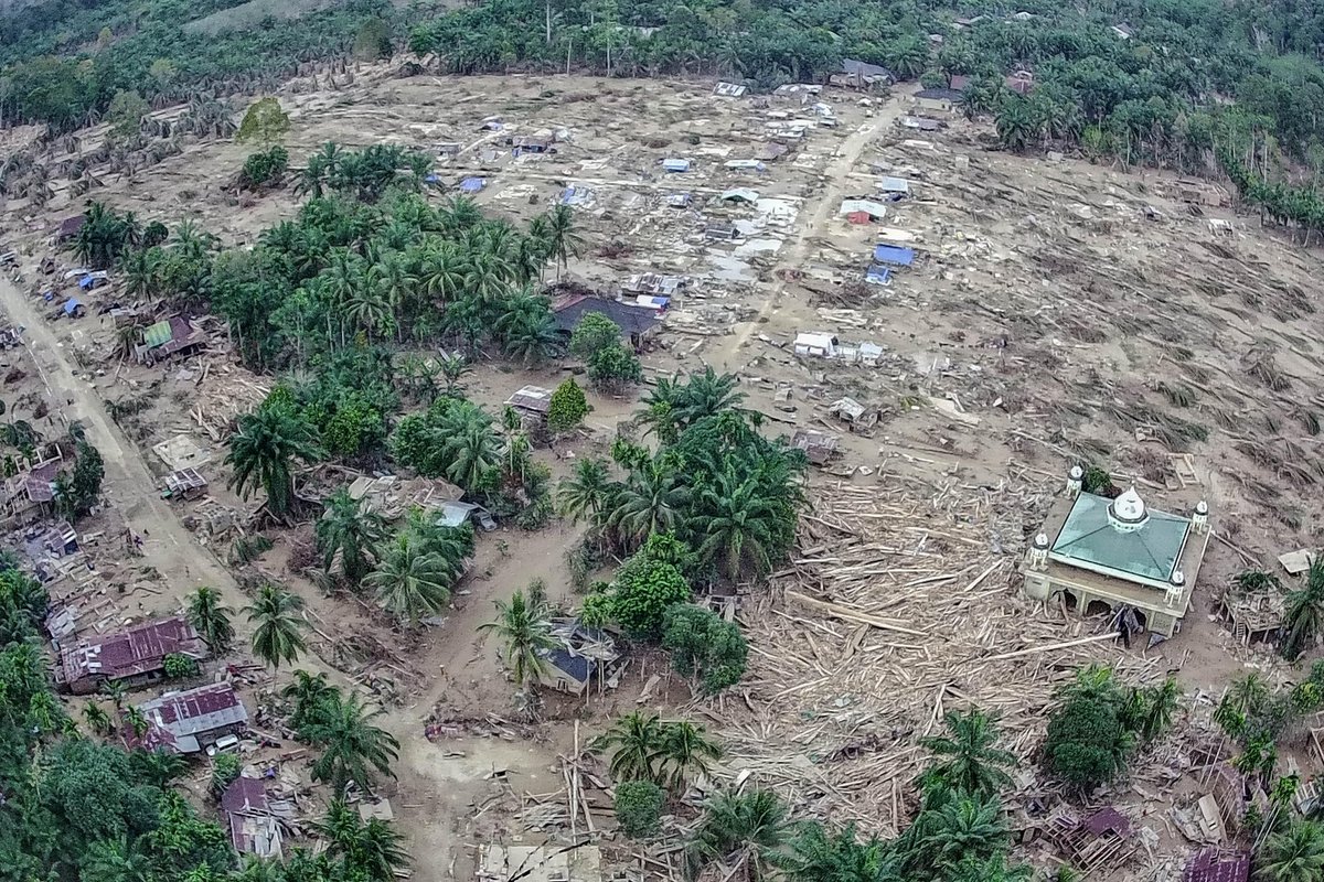 Potvynių aukų skaičius Indonezijoje viršijo tūkstantį