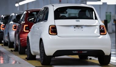 Permainos automobilių rinkoje: Briuselis persigalvojo dėl griežtų taisyklių, bet ekspertai įspėja nesidžiaugti per anksti