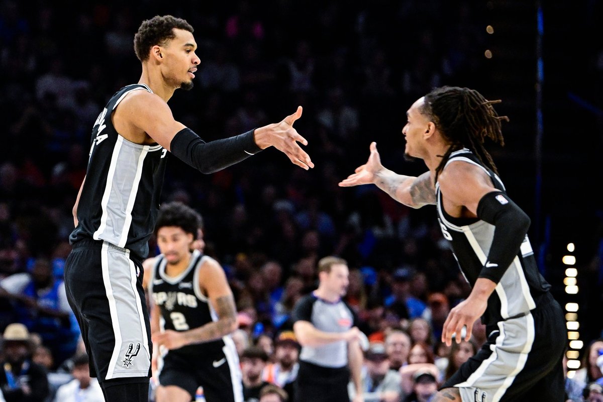„Spurs“ trečią kartą iš eilės pranoko NBA čempionus