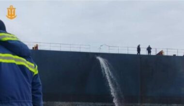 Rusija smogė dviem civiliniams laivams Ukrainoje