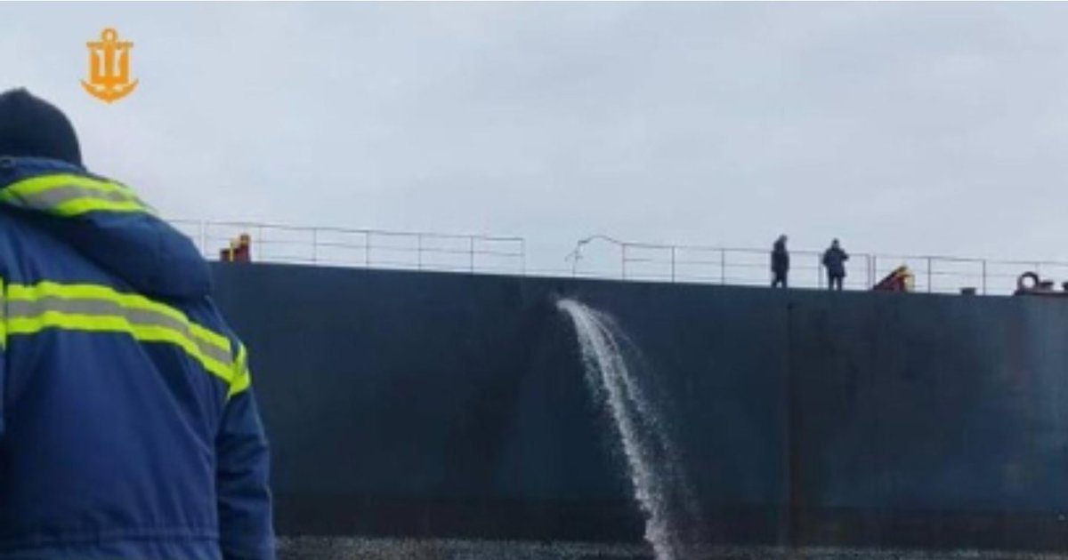 Rusija smogė dviem civiliniams laivams Ukrainoje