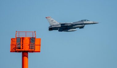 Vokietijoje lazeriais mėginta akinti F-16 naikintuvų pilotus