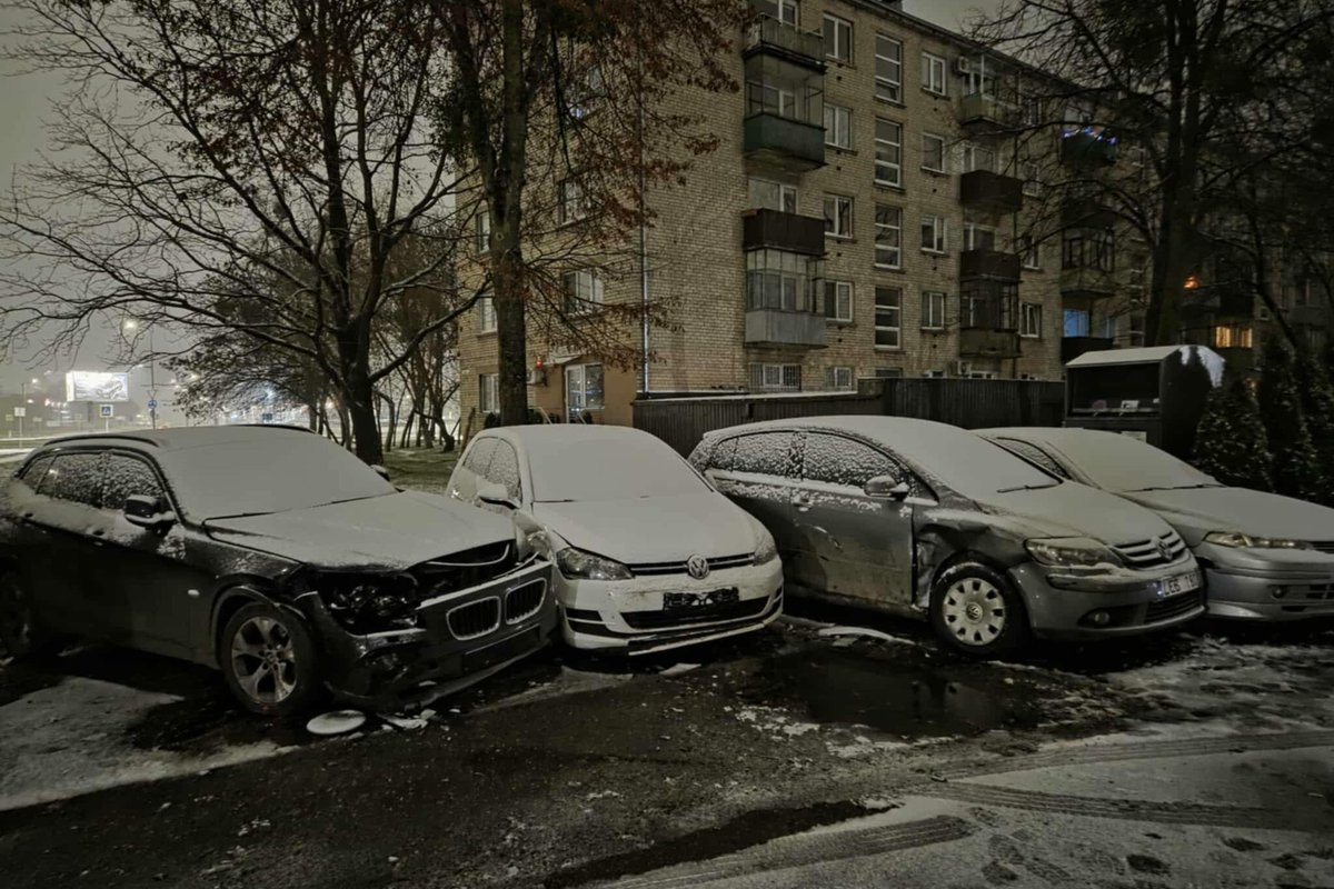 Kaune po nakties – keturių automobilių sumuštinis