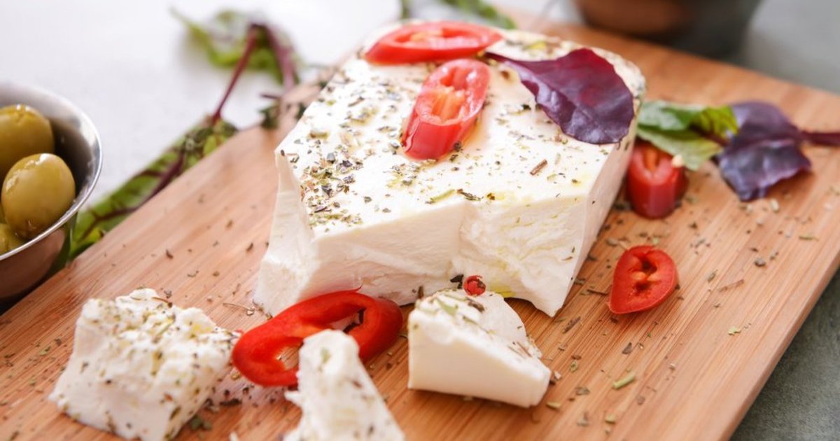 Naujausias tyrimas nustebino: riebūs sūriai gali būti naudingi smegenims