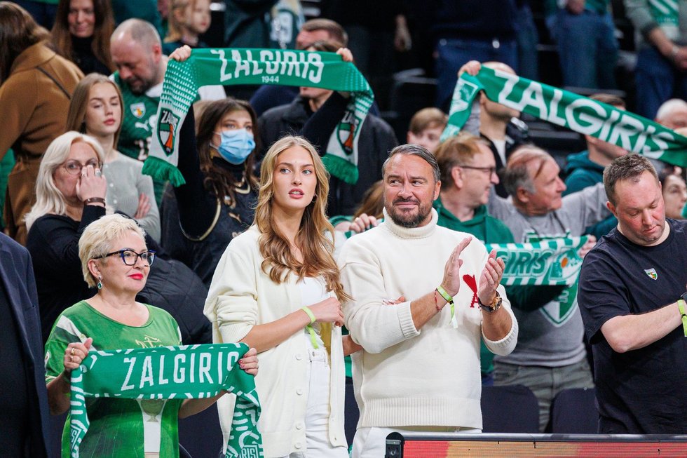 Jonas Garbaravičius su mylimaja (nuotr. BNS)