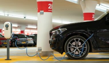 Verslas atlieka svarbų vaidmenį: septyni iš dešimties naujų elektromobilių Lietuvoje keliauja į įmonių parkus