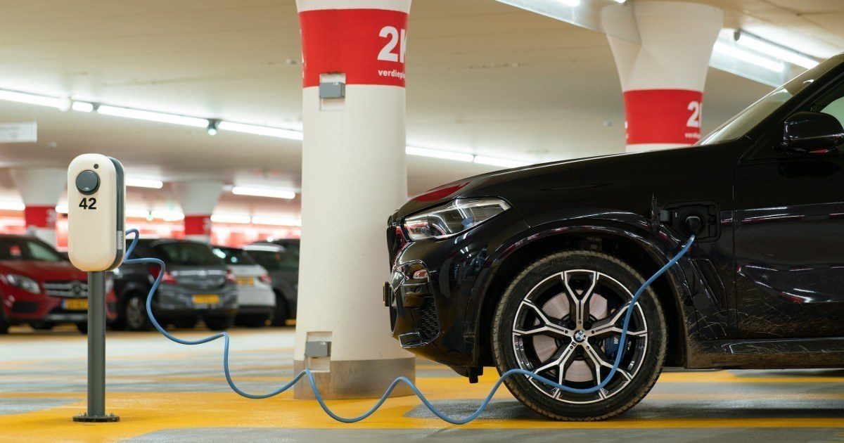 Verslas atlieka svarbų vaidmenį: septyni iš dešimties naujų elektromobilių Lietuvoje keliauja į įmonių parkus