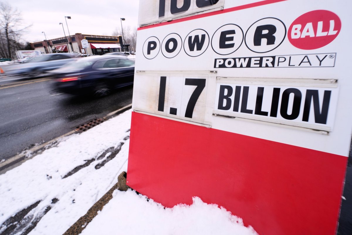 JAV „Powerball“ loterijoje laimėta beveik 2 mlrd. dolerių
