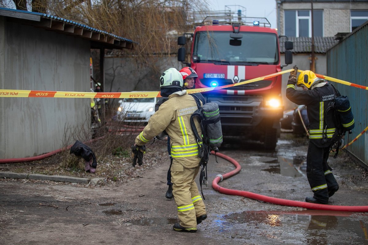 Vilniaus policija įtaria, kad gaisras motelyje buvo sukeltas tyčia - Delfi