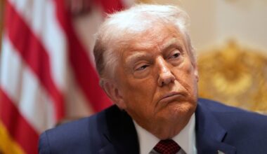 Karas Ukrainoje. Trumpas atsakė į klausimą, ar toliau dalyvaus derybose dėl taikos Ukrainoje - Delfi