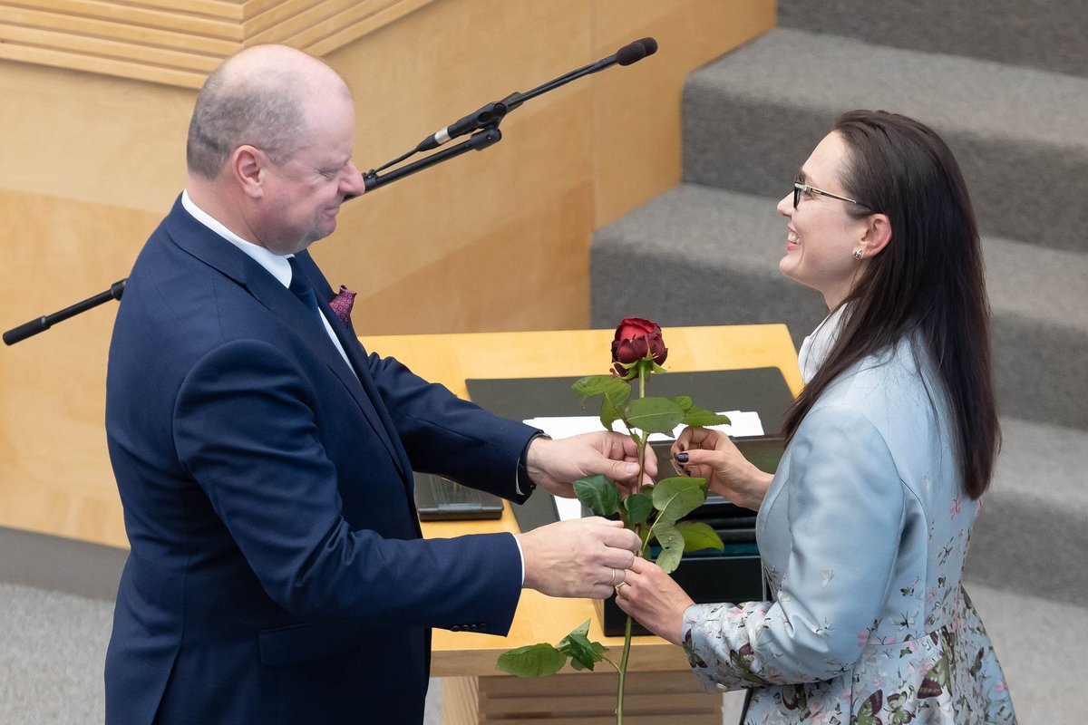 Skvernelis apie korupcijos byloje suimtą bendražygę: jos įtaka man stipriai pervertinama - Delfi