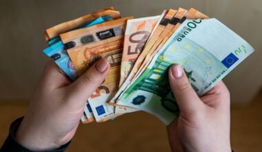 Minimalios algos didinimas Lietuvoje: kam daugiau pinigų, o kam – nedarbas ir išaugusios kainos