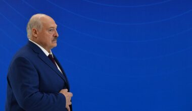 Karas Ukrainoje. Popiežius susitiko su Zelenskiu - Delfi