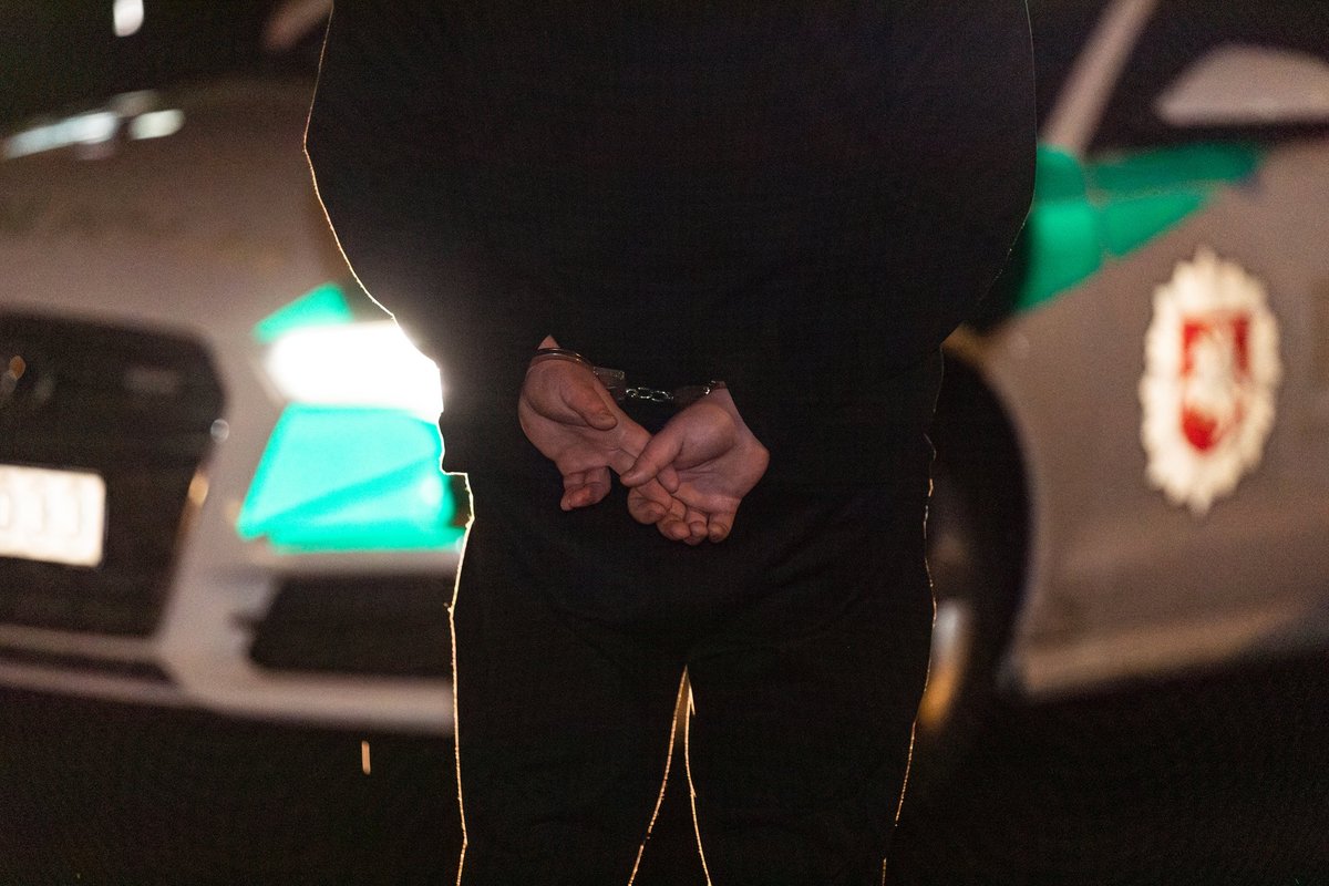 Prienų rajone girtas vyras peiliu sužalojo moterį