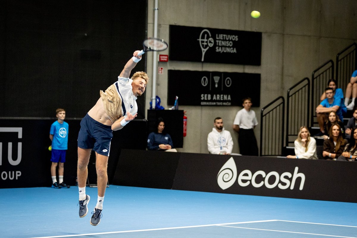 Vilniaus teniso derbyje – Edo Butvilo triumfas prieš Vilių Gaubą