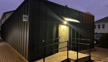 Jurbarke chuliganai susprogdino viešąjį tualetą