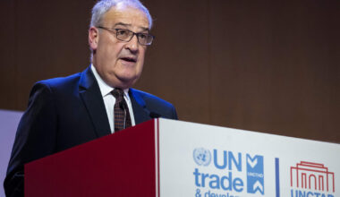 Šveicarijos prezidentu išrinktas ekonomikos ministras Guy Parmelinas