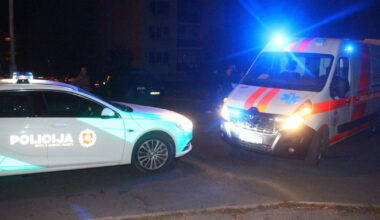 Košmaras Panevėžyje: neblaivus paauglys peiliu sunkiai sužeidė vyrą, tramdžiusį chuliganus