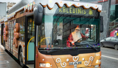 Kalėdiniame autobuse – keleivių dainos ir eilėraščiai | Gyvenimas