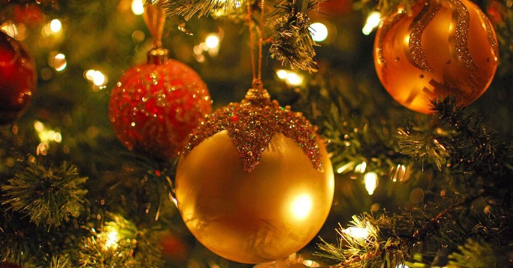 Šventinis bruzdesys didina elektros tinklo rizikas: ekspertai įspėja apie pavojus | Verslas