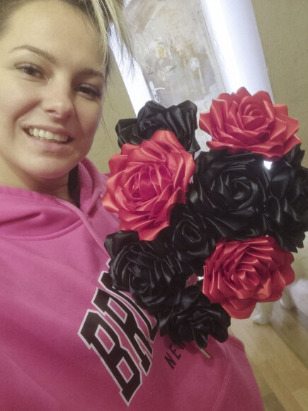 Asmeninio archyvo nuotr./Kaunietės Evelinos rankomis kuriamos gėlės bei kalėdinės dekoracijos