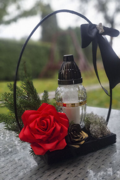 Asmeninio archyvo nuotr./Kaunietės Evelinos rankomis kuriamos gėlės bei kalėdinės dekoracijos